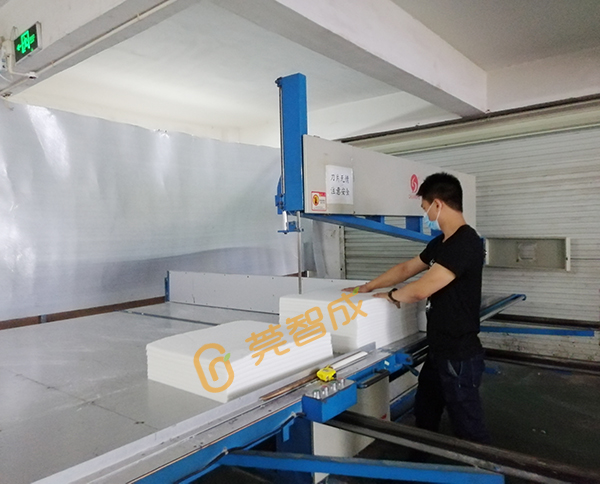 聚酯纖維無膠棉裁切機(jī)