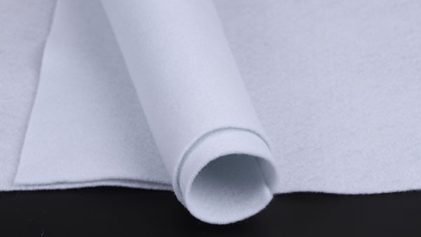 參觀過(guò)針刺填充棉廠家后，客戶(hù)簽訂合同非常爽快