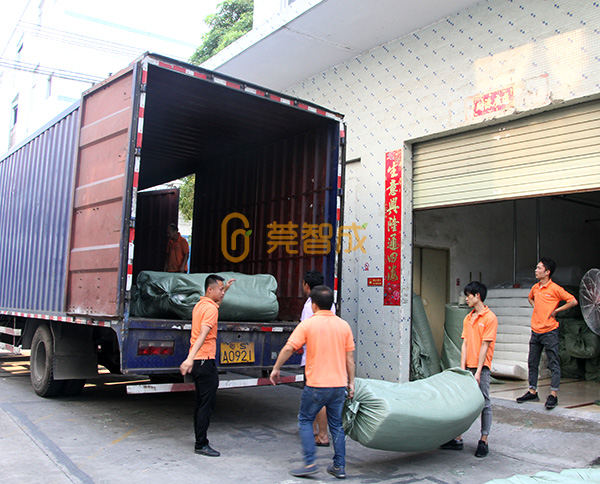 聚酯針刺無紡布裝車出貨