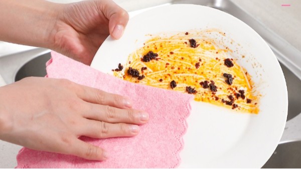 廚房有椰殼抹布，油污也沒什么大不了