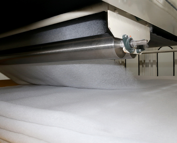 無膠棉填充材料鋪網工藝